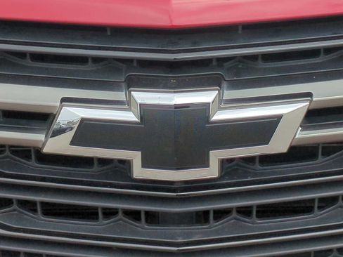 Used 2022 Chevrolet Traverse LT w/ Midnight/Sport Edition FWD image 8