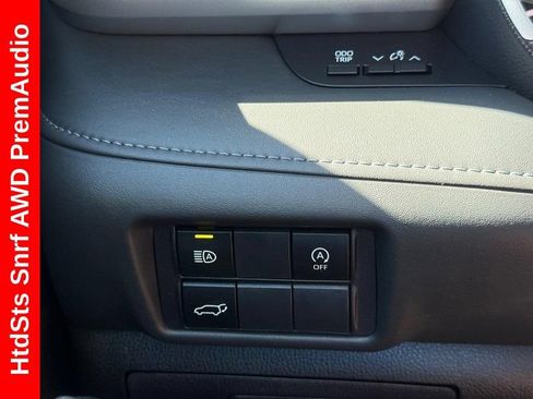 Used 2023 Toyota Highlander XLE AWD/4WD image 28