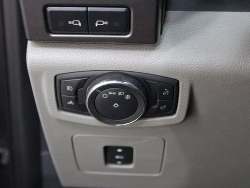 Used 2015 Ford F150 XLT w/ Equipment Group 302A Luxury AWD/4WD image 13