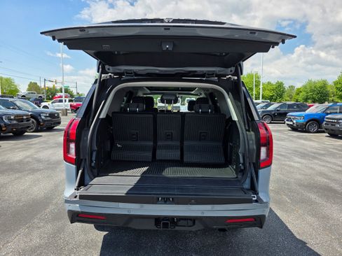 Used 2025 Ford Expedition Active AWD/4WD image 10
