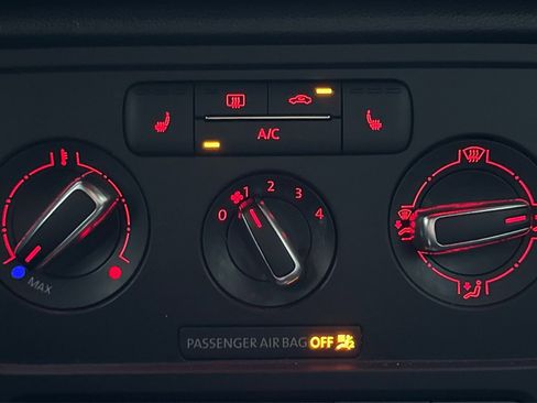 Used 2013 Volkswagen Beetle 2.0T image 26