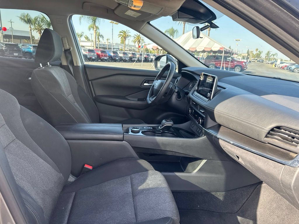 Used 2026 Nissan Rogue SV AWD/4WD image 8