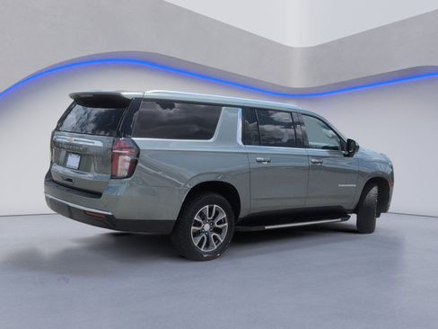 Used 2023 Chevrolet Suburban LS w/ Driver Alert Package RWD image 4