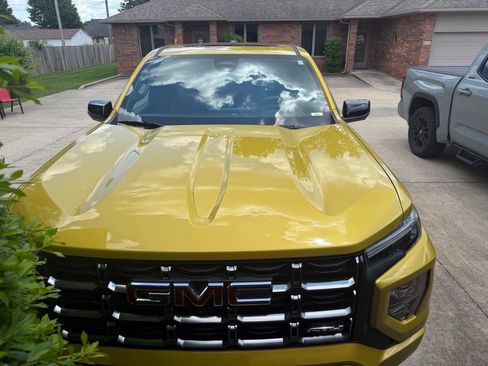 Used 2023 GMC Canyon AT4 w/ AT4 Premium Package AWD/4WD image 2
