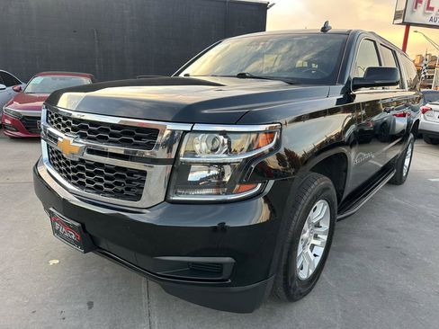 Used 2019 Chevrolet Suburban LT RWD image 3