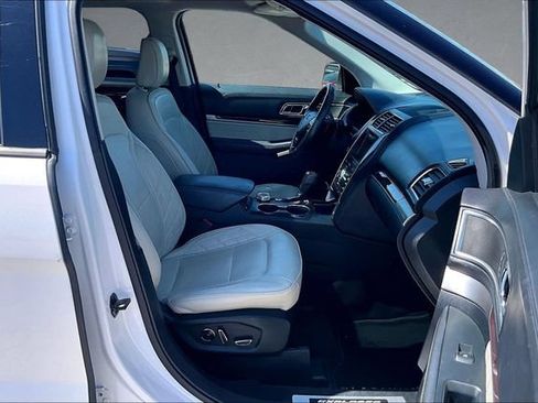 Used 2018 Ford Explorer Platinum AWD/4WD image 5