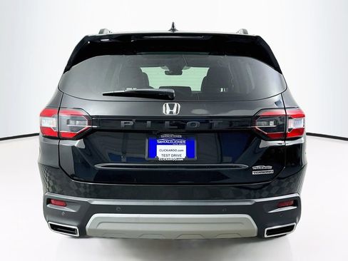Certified 2025 Honda Pilot Touring image 15