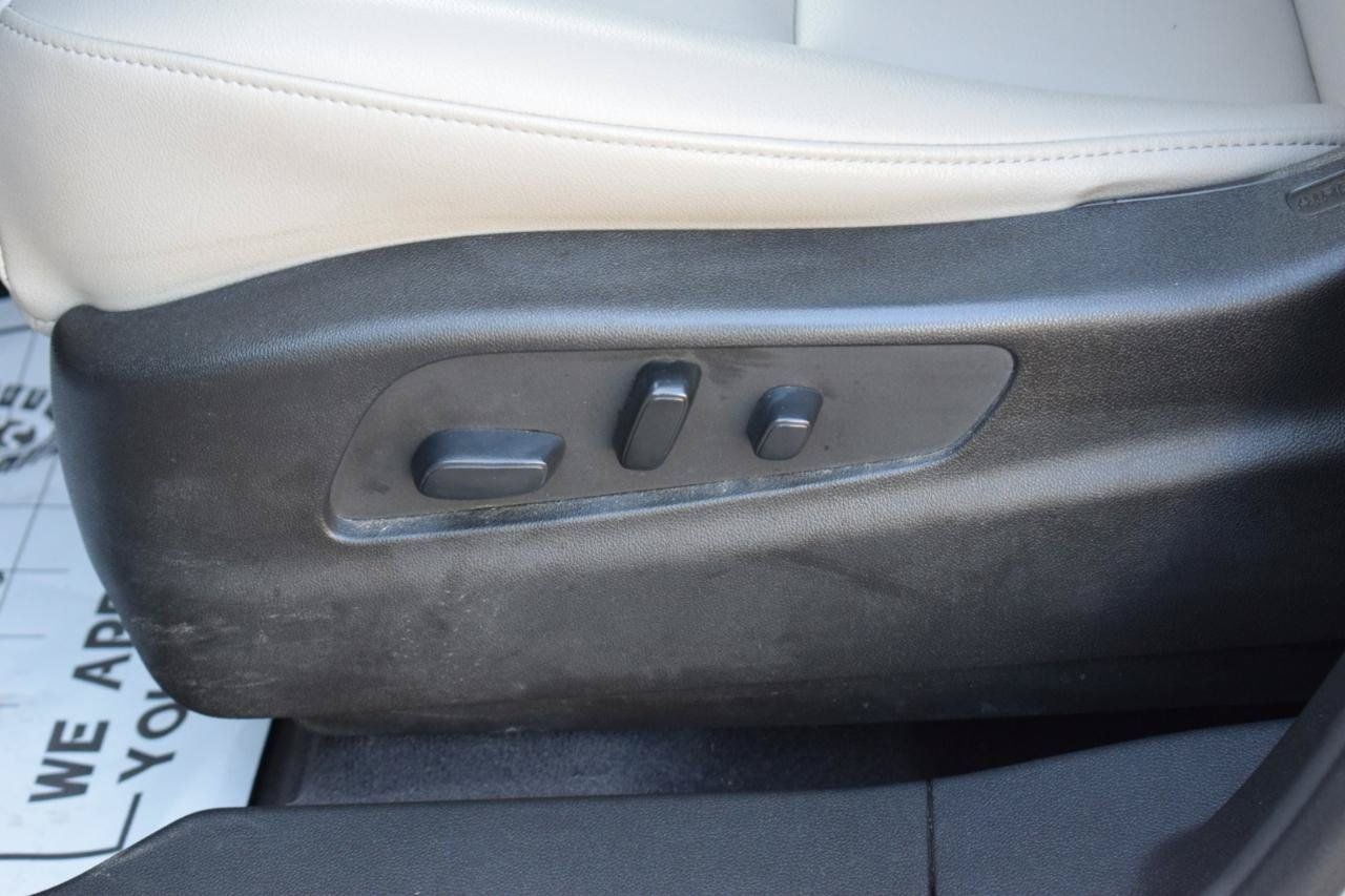 Used 2022 Cadillac XT4 Luxury w/ Cold Weather Package AWD/4WD image 35
