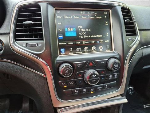 Used 2017 Jeep Grand Cherokee Limited AWD/4WD image 15