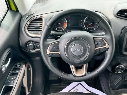 Used 2017 Jeep Renegade Latitude w/ Popular Equipment Group FWD image 21