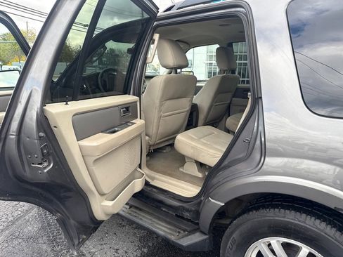 Used 2011 Ford Expedition XLT image 12
