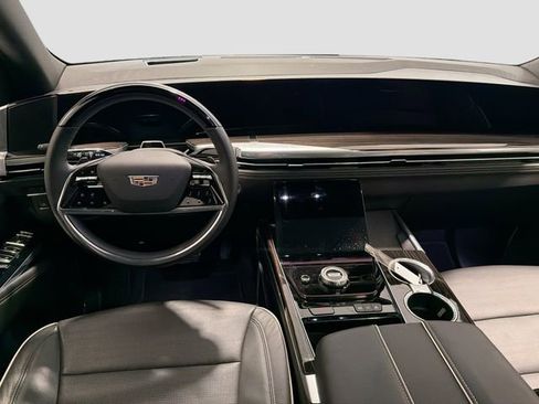 Used 2025 Cadillac Escalade ESV Premium Luxury image 20