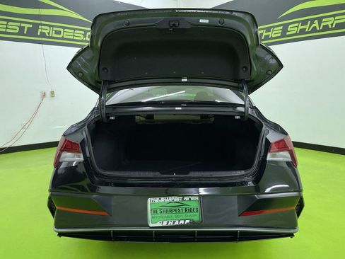 Used 2024 Hyundai Elantra SEL w/ Convenience Package image 9