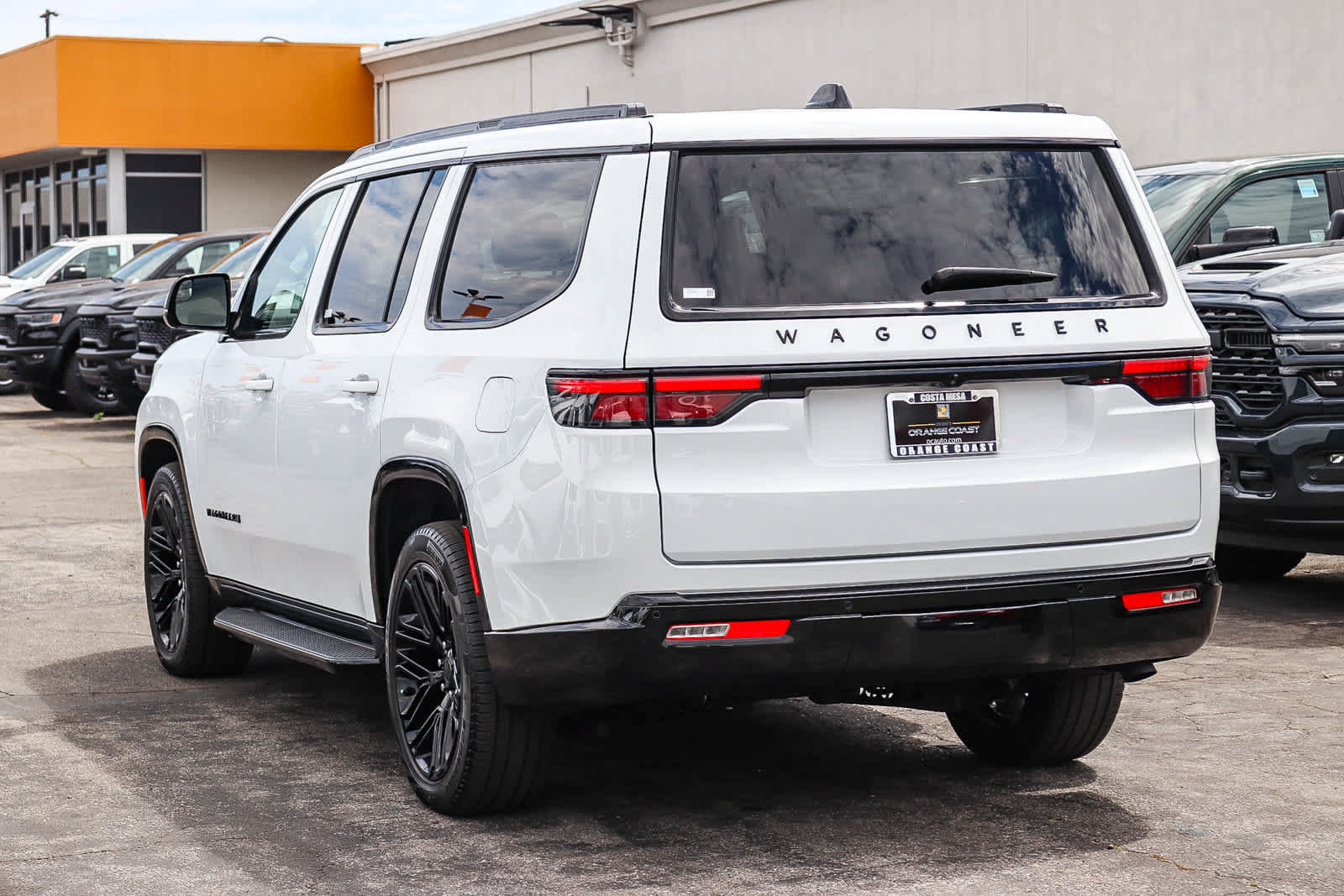 Used 2025 Jeep Wagoneer Series II w/ Premium Group I AWD/4WD image 6