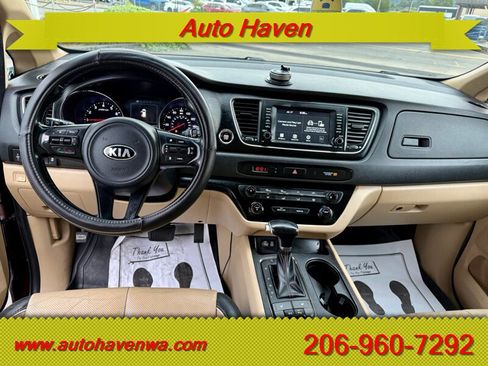 Used 2018 Kia Sedona LX w/ LX Essentials Premium Package FWD image 8