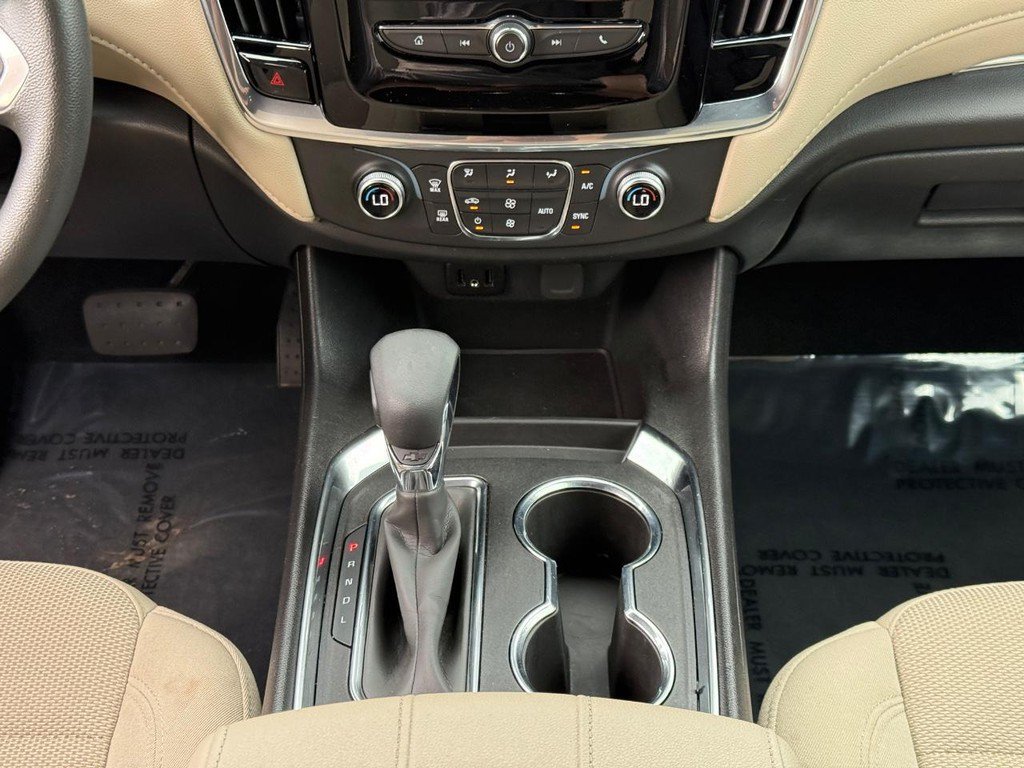 Used 2023 Chevrolet Traverse LS FWD image 19