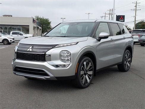New 2025 Mitsubishi Outlander SE image 7