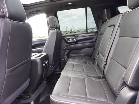 Used 2023 GMC Yukon SLT w/ SLT Luxury Package AWD/4WD image 14