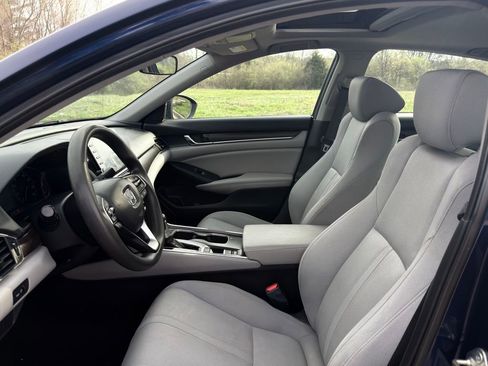 Used 2019 Honda Accord EX image 18