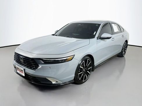 Used 2025 Honda Accord Touring image 3