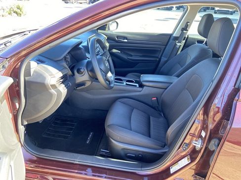 Used 2024 Nissan Altima 2.5 SV image 33