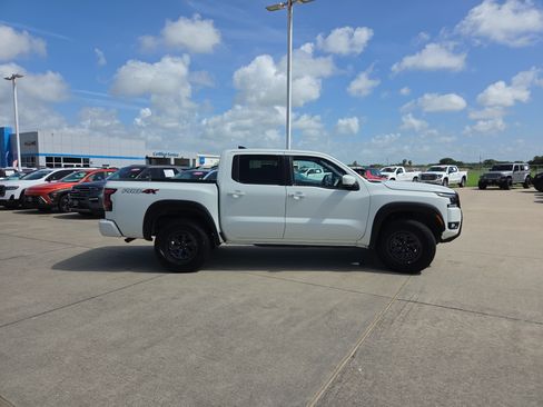 Used 2026 Nissan Frontier PRO-4X AWD/4WD image 4