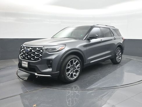 Certified 2025 Ford Explorer Platinum w/ Ultimate Package AWD/4WD image 1