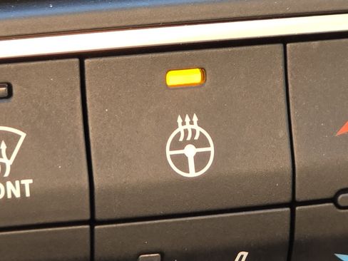 Used 2022 Jeep Gladiator Sport image 11