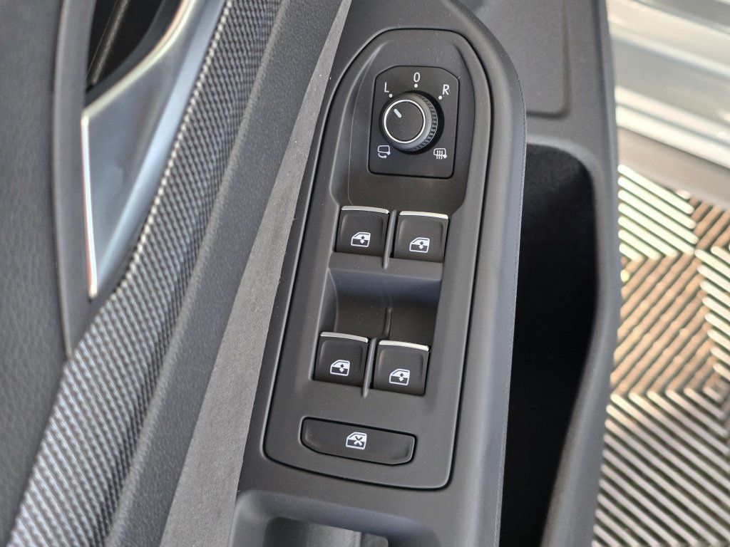 New 2026 Volkswagen GTI SE FWD image 18