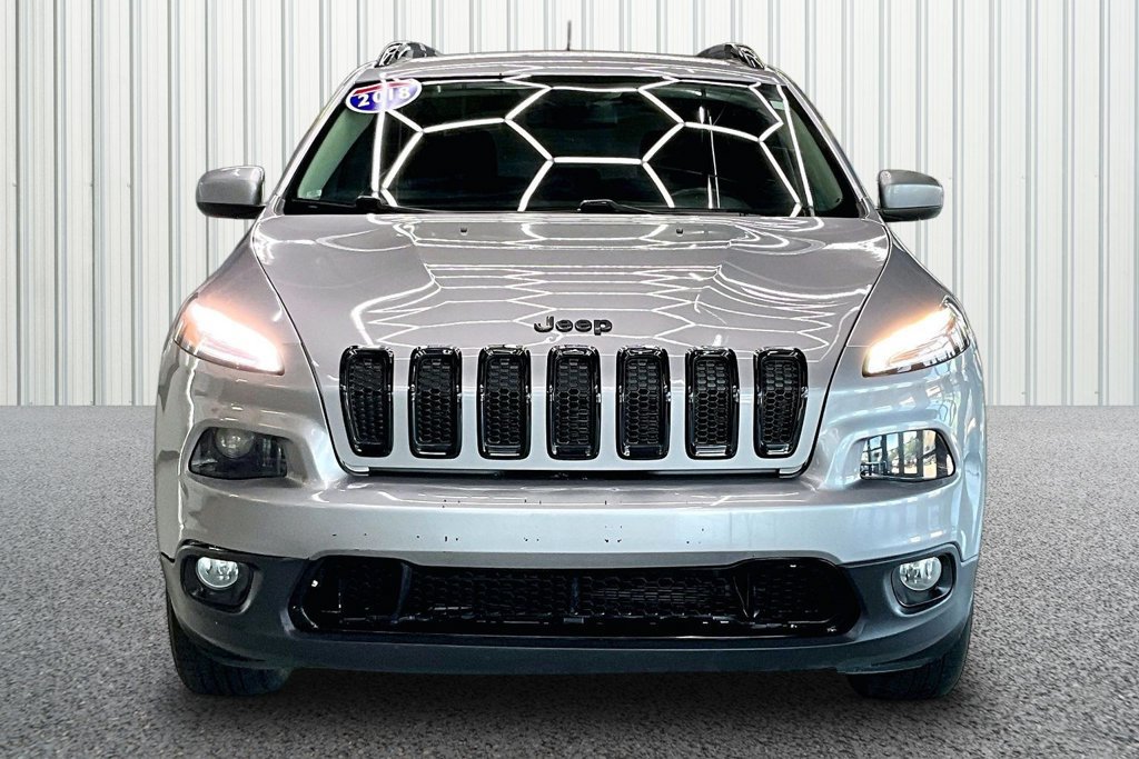 Used 2018 Jeep Cherokee Latitude w/ Altitude Package AWD/4WD image 2