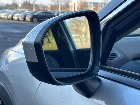 Used 2023 Nissan Rogue SV image 12