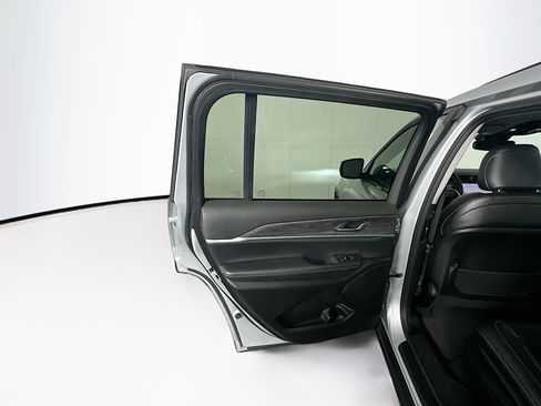 Used 2023 Jeep Grand Cherokee L Limited w/ Black Appearance Package AWD/4WD image 27