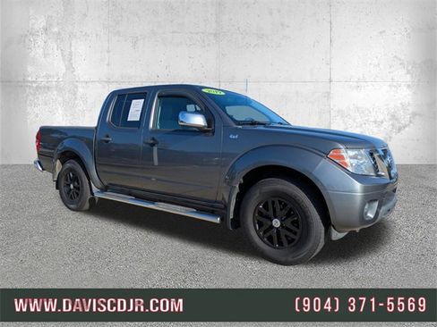 Used 2019 Nissan Frontier SV image 1
