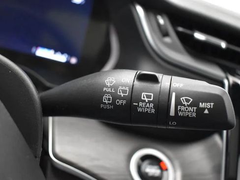 Used 2024 Jeep Grand Cherokee L Limited w/ Luxury Tech Group II image 28