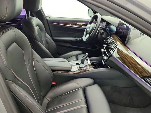 Used 2022 BMW 530i w/ M Sport Package RWD image 25