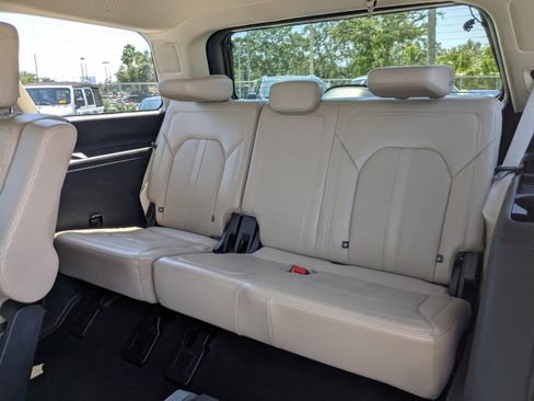 Used 2022 Ford Expedition Limited image 14