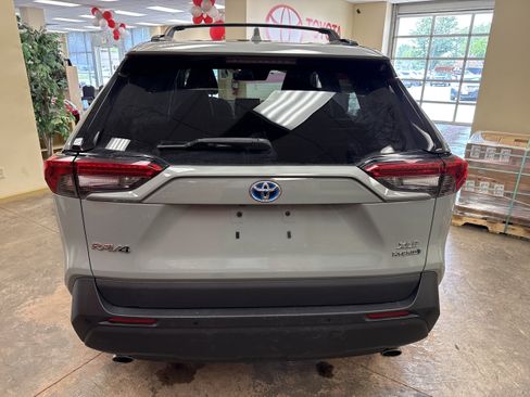 Used 2021 Toyota RAV4 XLE Premium AWD/4WD image 9