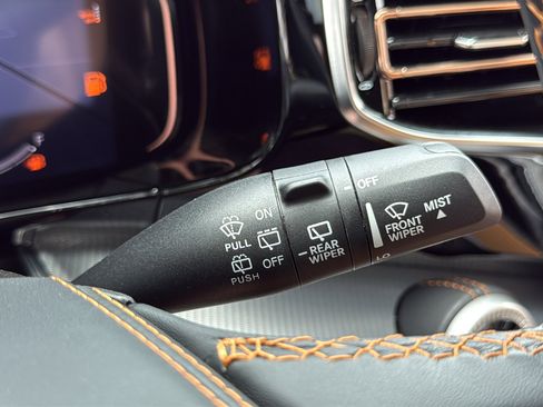 Used 2023 Jeep Grand Wagoneer Series III AWD/4WD image 17