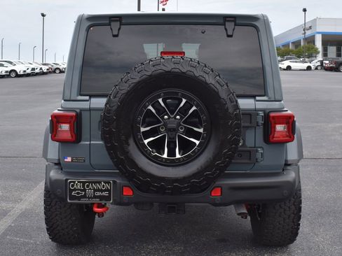 Used 2025 Jeep Wrangler Unlimited Rubicon AWD/4WD image 9
