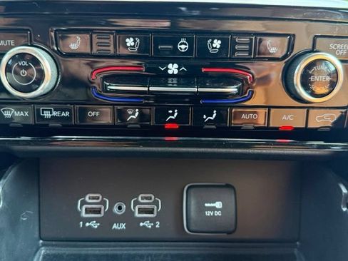 Used 2024 Jeep Grand Cherokee L Summit w/ Luxury Tech Group V AWD/4WD image 37