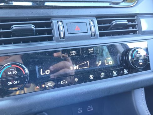 Used 2024 Nissan Pathfinder S FWD image 20