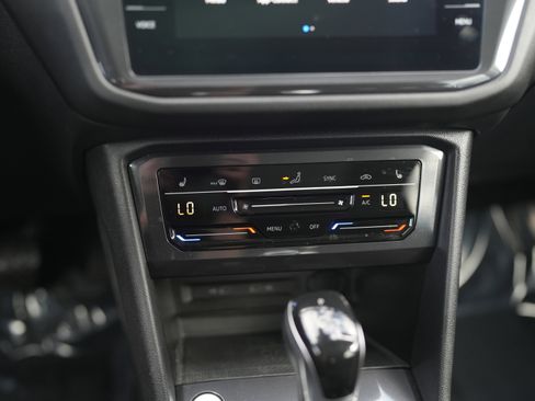 Certified 2022 Volkswagen Tiguan SE w/ Panoramic Sunroof Package image 15