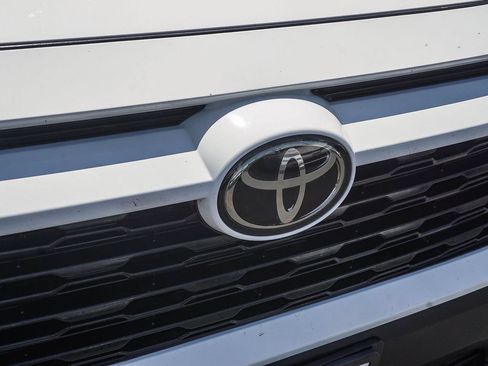 Used 2021 Toyota RAV4 LE FWD image 12