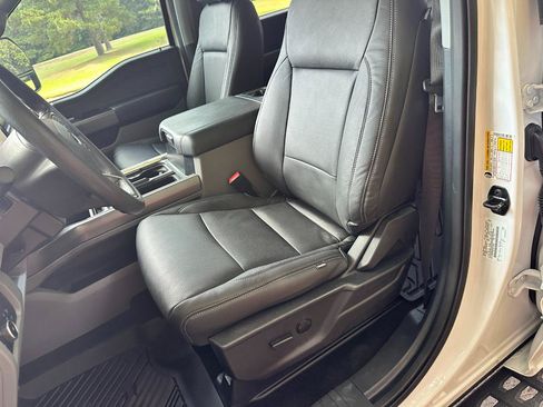 Used 2023 Ford F250 XLT w/ Black Appearance Package AWD/4WD image 13