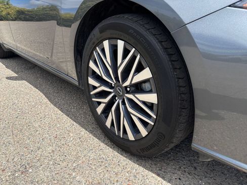Used 2025 Nissan Altima 2.5 SV FWD image 30
