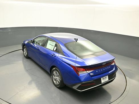 Certified 2025 Hyundai Elantra SE FWD image 38