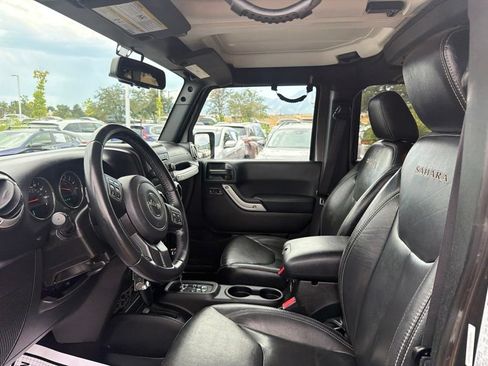 Used 2016 Jeep Wrangler Unlimited Sahara w/ Connectivity Group AWD/4WD image 21