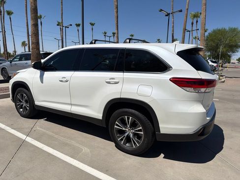 Used 2019 Toyota Highlander Plus FWD image 4