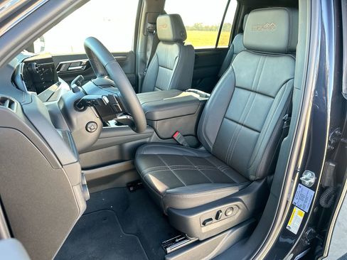 New 2026 Chevrolet Suburban High Country image 11