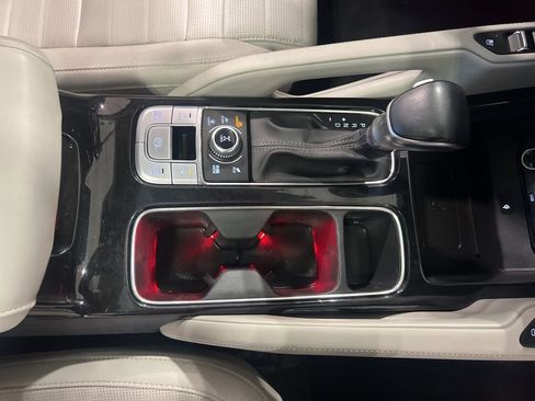 Used 2021 Kia Telluride SX w/ SX Prestige Package image 25